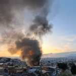 Bombeiros combatem incêndio na avenida Antônio Carlos em Belo Horizonte