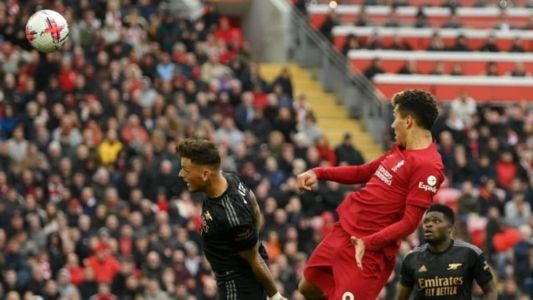 De cabeça, Firmino fez o gol de empate do Liverpool aos 42' do segundo tempo