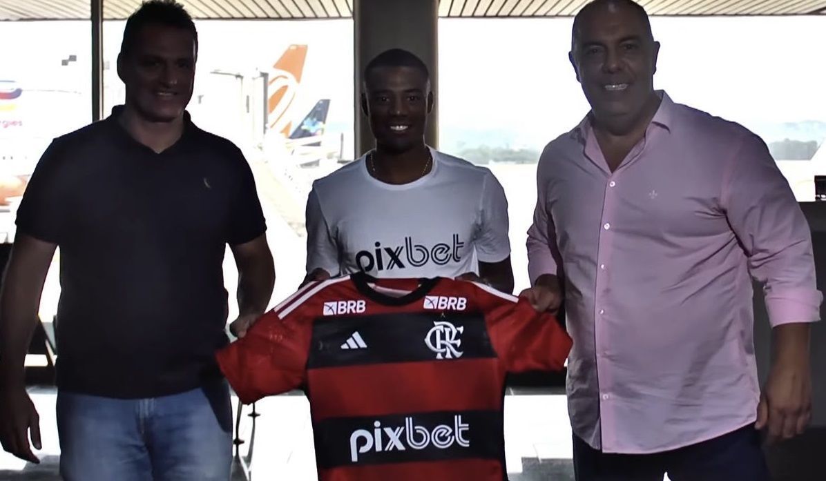 De La Cruz chega ao Rio de Janeiro para se apresentar ao Flamengo