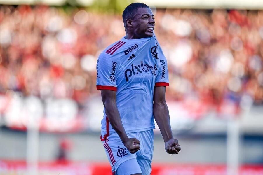 Flamengo bate o martelo sobre a presença de De La Cruz na Copa Libertadores