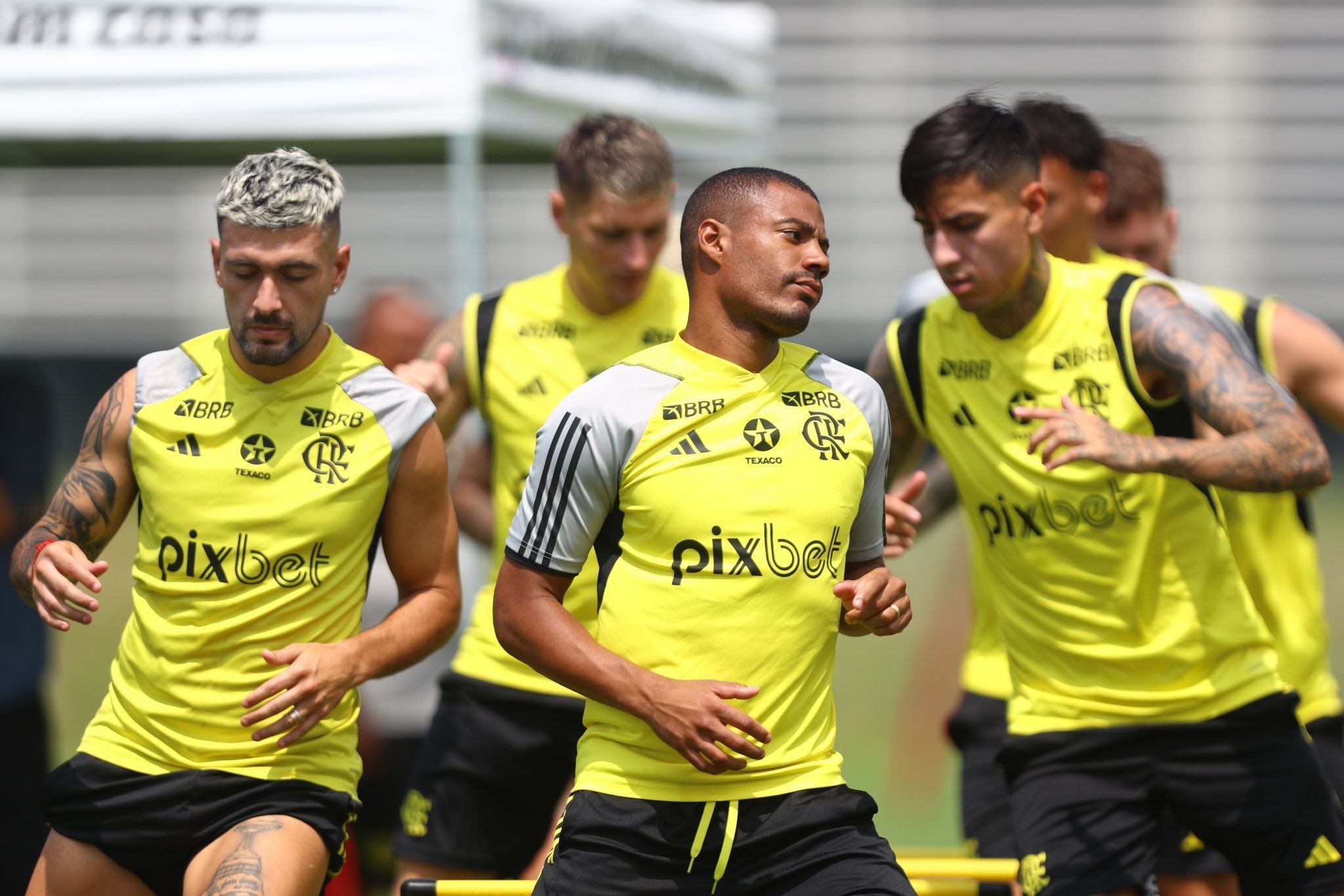 De La Cruz não enfrenta o Bangu, e Flamengo informa tempo de tratamento de Allan