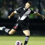 Vasco aguarda ofertas, mas pode rescindir com mais um volante do elenco