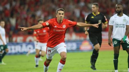 De Pena marcou o gol da vitória colorada em cima do Goiás