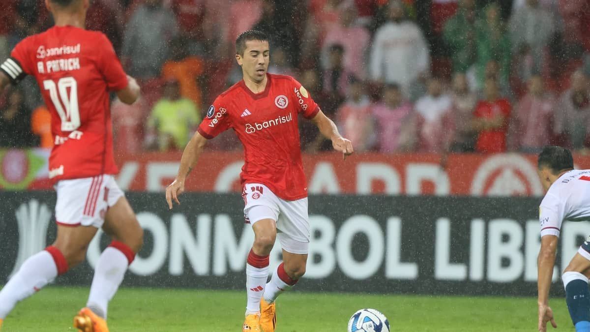 De Pena, do Inter, afirma que empate com o Nacional foi especial: 'Time da minha vida'