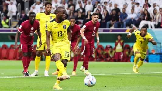 De pênalti, Enner Valencia marcou o primeiro gol da Copa do Mundo 2022
