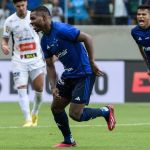 Com Ronaldo na arquibancada, Cruzeiro só empata com o Athletic no Independência
