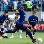 Destaque do Cruzeiro, Nikão elogia Pezzolano e entrega do elenco no Campeonato Mineiro