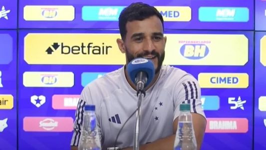 De volta ao Cruzeiro, Henrique Dourado concedeu coletiva na Toca nesta quinta (20)