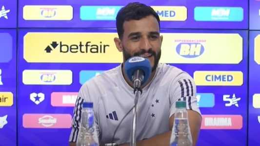 De volta ao Cruzeiro, Henrique Dourado concedeu coletiva na Toca nesta quinta (20)