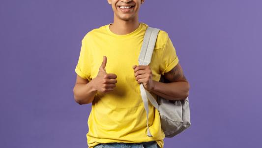 Programa Pé de Meia possibilita uma poupança para incentivar estudantes de baixa renda a finalizarem o ensino médio