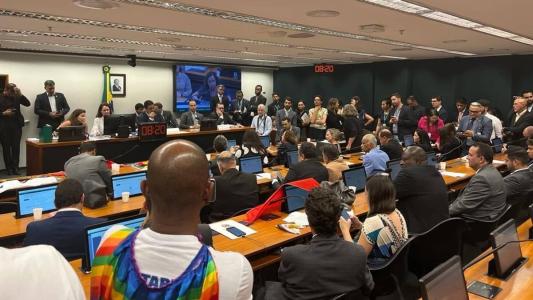 Debate sobre Projeto de Lei que proíbe o casamento homoafetivo no Brasil