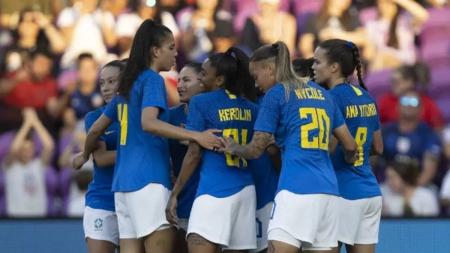 Debinha marcou o gol solitário da Seleção Brasileira no jogo