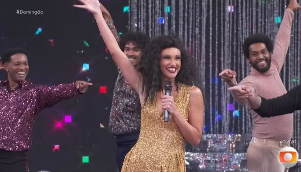 Mãe de filha com José Loreto, atriz Débora Nascimento revela orientação sexual: 'É isso'