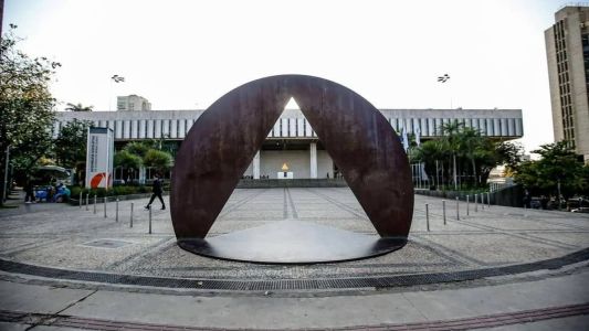 Além de Arantes, também disputam a presidência da ALMG - abertamente - os deputados Tadeu Martins Leite (MDB), apoiado por um grupo interno da Casa, e Roberto Andrade (Patriota), apoiado por articuladores políticos do governo Zema