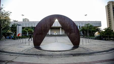 Além de Arantes, também disputam a presidência da ALMG - abertamente - os deputados Tadeu Martins Leite (MDB), apoiado por um grupo interno da Casa, e Roberto Andrade (Patriota), apoiado por articuladores políticos do governo Zema