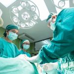 Médico opera olho errado, idoso fica cego e deve ser indenizado em R$100 mil em Minas