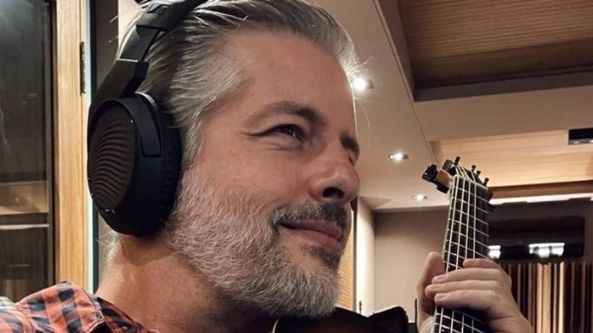 Justiça condena Victor, ex-dupla Victor e Leo, a pagar  R$21 mil a ambulante humilhado durante show em Minas 