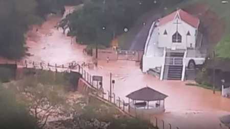 Decisão foi tomada considerando as fortes chuvas que atingiram a cidade nos últimos dias