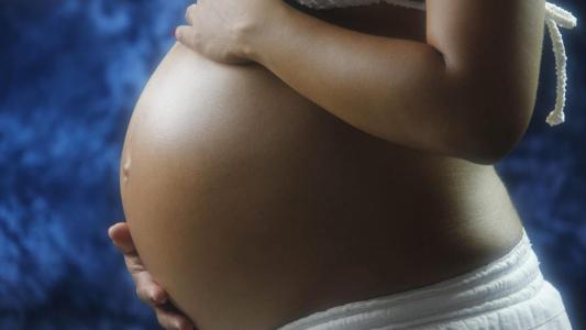 Decisão permite que servidora tenha licença de 180 dias após gestação da esposa