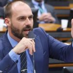 Deputados acionam STF e PGR contra Eduardo Bolsonaro por fala sobre professores