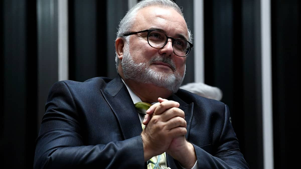 Futuro presidente da Petrobras descarta 'intervenção' nos preços e ações da estatal sobem