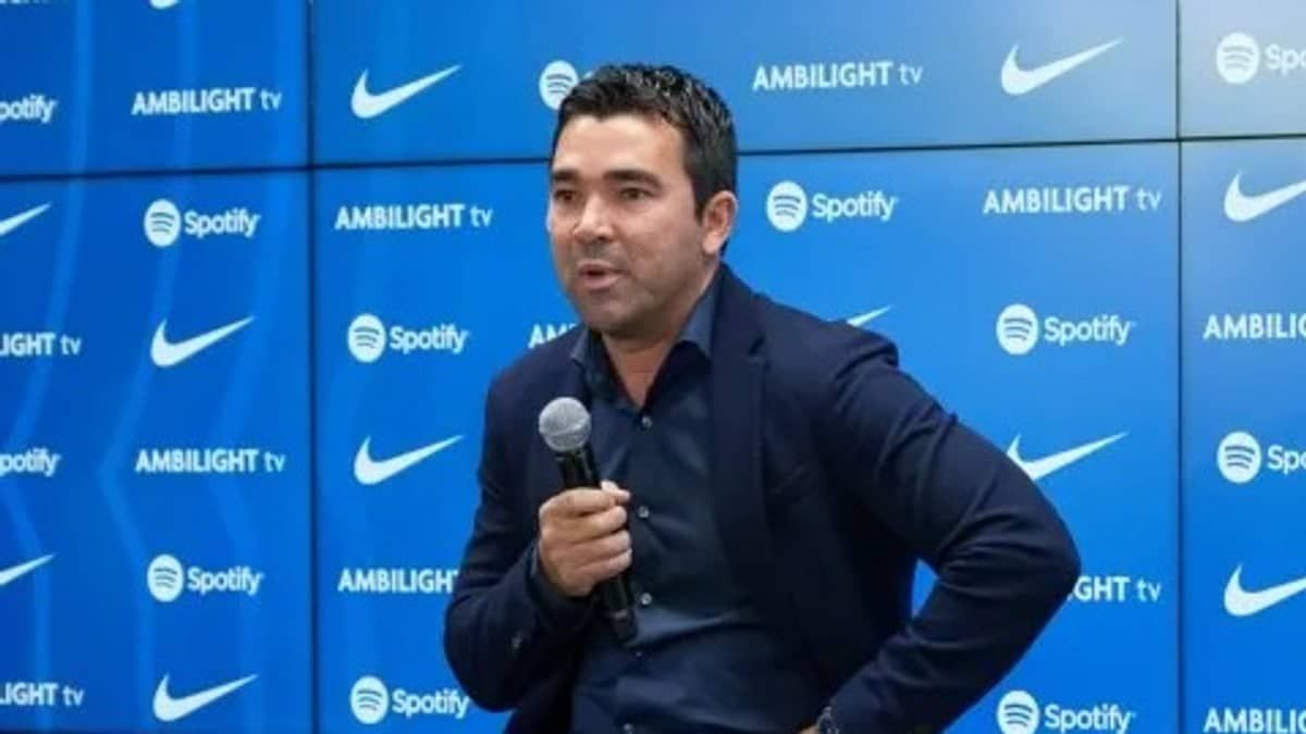 Diretor do Barcelona, Deco rasga elogios a Vitor Roque 