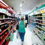 Cesta básica já custou mais que um salário mínimo? Veja quais itens compõem a cesta, quanto ela custa e outras informações 