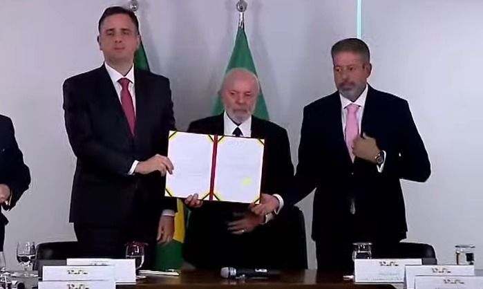 Lula assina projeto que reconhece calamidade pública no RS e agiliza ações de socorro