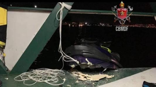 Após o acidente, o jet ski ficou atracado no flutuante