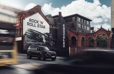 Defender 130 utilizado pelo Oasis como "carro oficial da turnê"