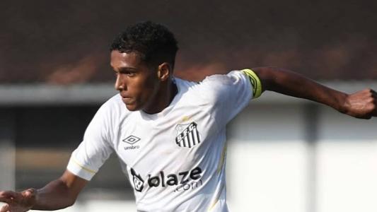 Defensor fará parte de período de treinamentos