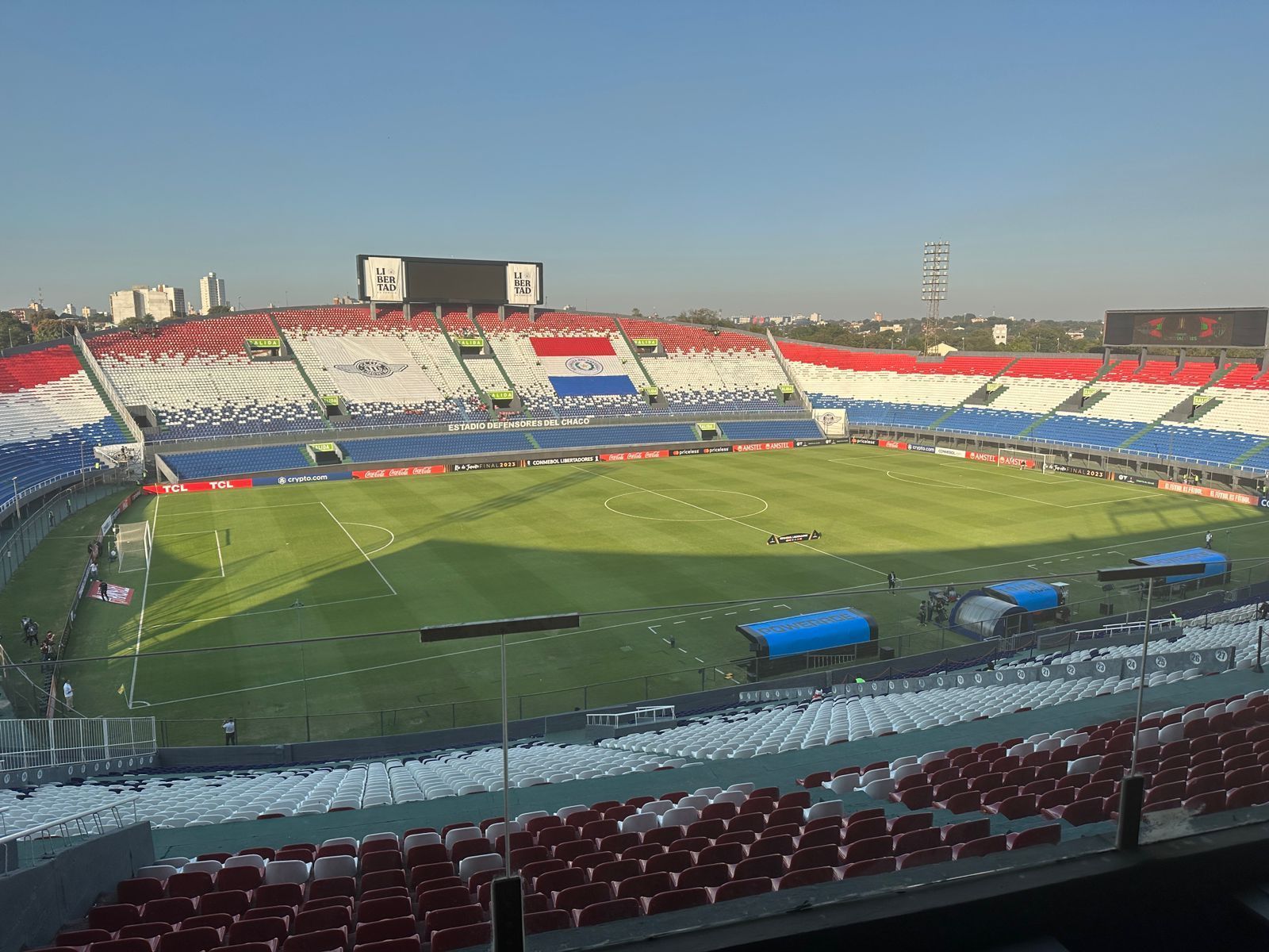 Lateral da Seleção Brasileira 'disseca' palco de jogo do Cruzeiro na Sul-Americana