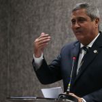 Cid confirma repasse de R$ 100 mil a pedido de militar e diz que dinheiro veio de Braga Netto