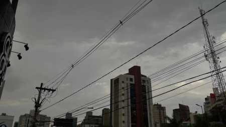 Defesa Civil alerta para possibilidade de chuvas isoladas em BH nas próximas horas