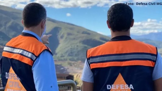 Imagem ilustrativa de profissionais da Defesa Civil de Minas Gerais