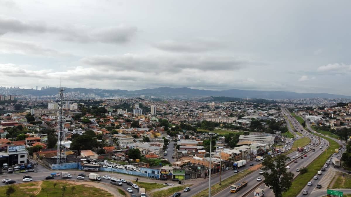Belo Horizonte tem alerta de temporal, raios e ventania até quarta-feira (8) 