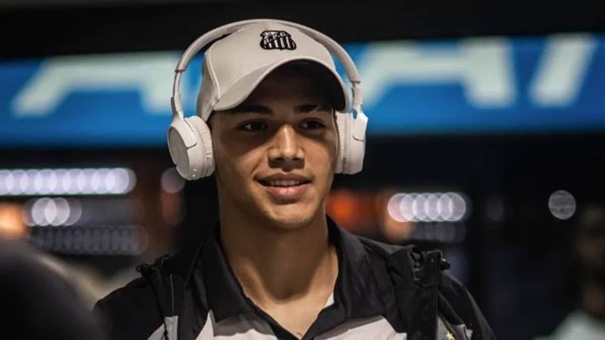 Santos encaminha venda de atacante da base para o Chelsea e bate R$ 700 milhões recebidos no século