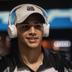 Santos encaminha venda de atacante da base para o Chelsea e bate R$ 700 milhões recebidos no século
