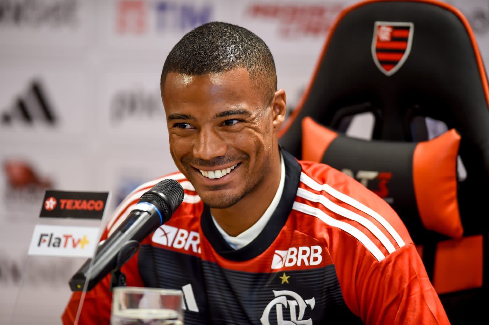 De La Cruz destaca família para acertar com o Flamengo e não escolhe posição com Tite