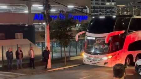 Delegação do Atlético chegou ao Allianz Parque às 20h12 (de Brasília)