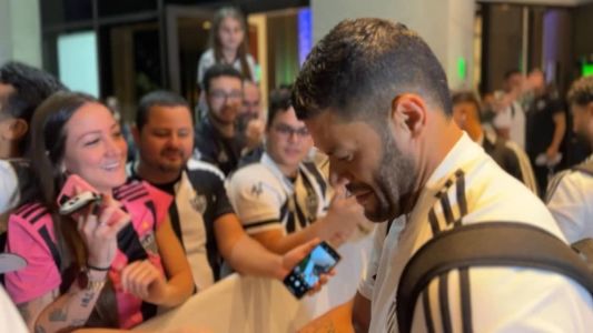 Delegação do Atlético chegou nesta segunda-feira (17) a Curitiba