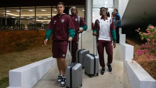 Delegação do Fluminense desembarca na capital paraguaia para o decisivo confronto