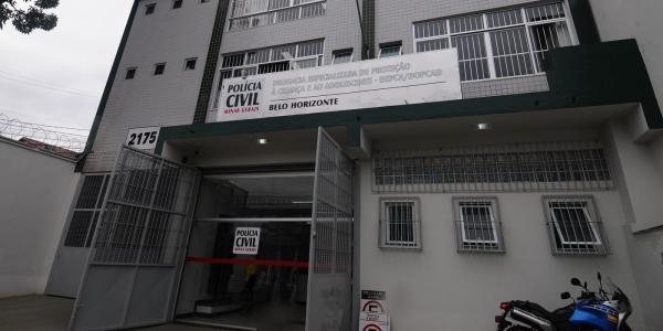 Foto mostra Delegacia Especializada de Proteção a Criança e ao Adolescente em Belo Horizonte