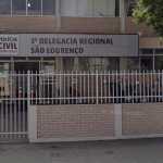 MG: homem invade delegacia com faca, parte para cima de delegado e é baleado