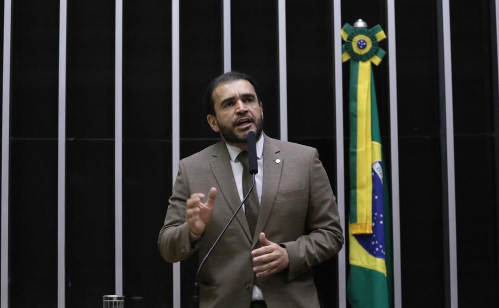 Deputado mineiro será relator do processo de cassação de Eduardo Bolsonaro