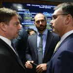 Flávio Bolsonaro nega ter recebido informações da Abin e critica ação da PF contra Ramagem