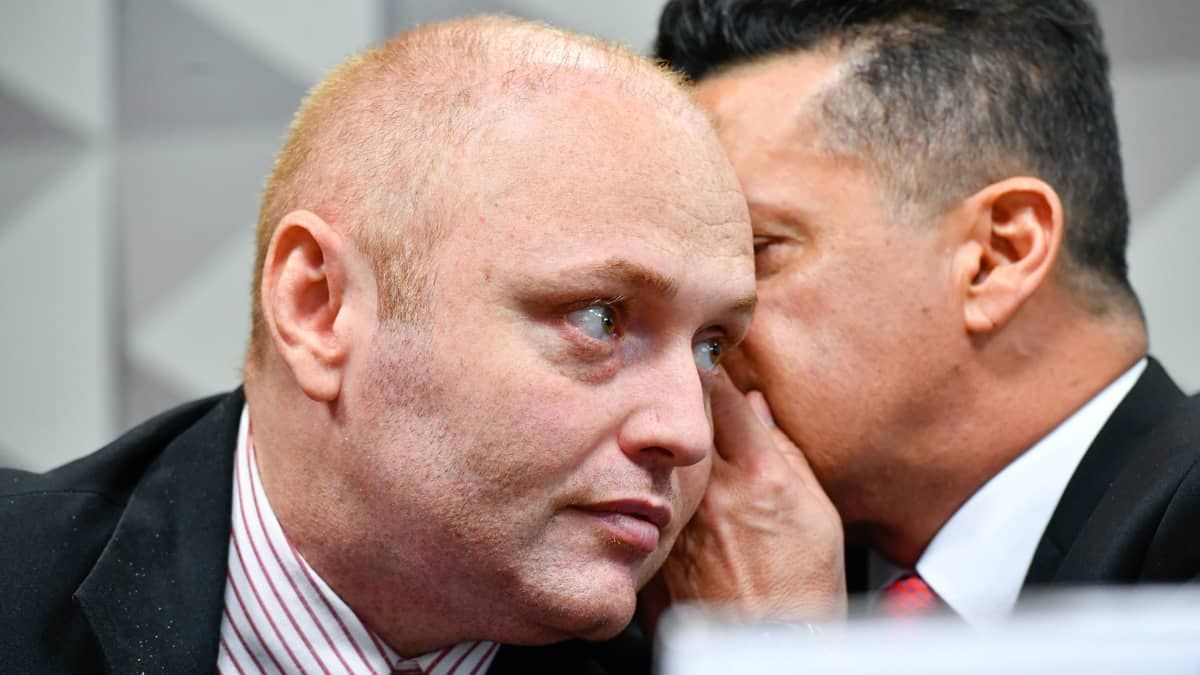 Após acusar Bolsonaro, hacker Delgatti diz topar acareação com o ex-presidente