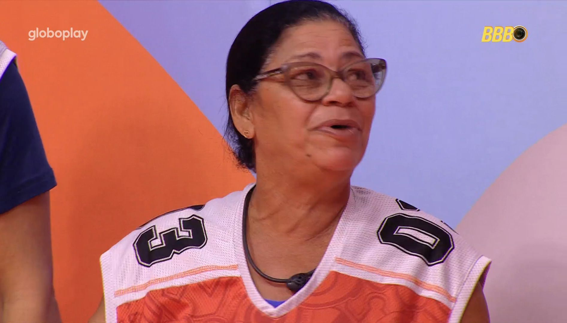 Tadeu Schmidt provoca Delma no BBB 25 após ela notar detalhe no apresentador