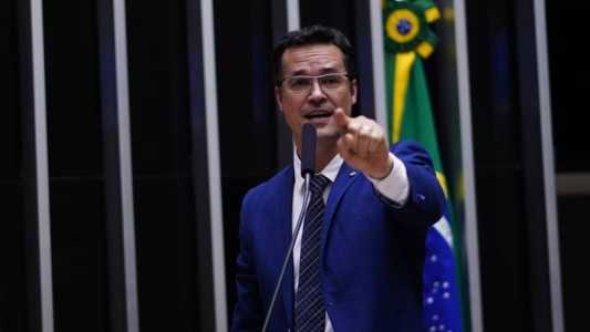 Deltan Dallagnol em sessão na Câmara após ter o mandato cassado pelo TSE