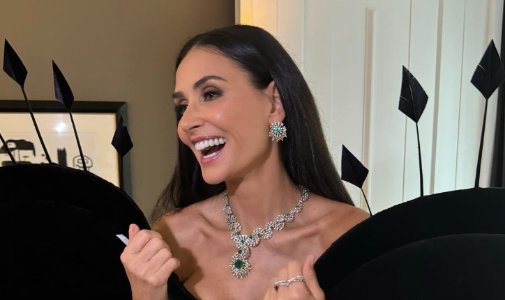 Filhas de Bruce Willis e Demi Moore elogiam escolha da mãe para o MET Gala